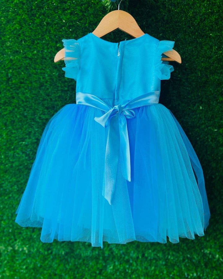 Skyblue & Darkblue Layered Flower Frock - Matching Hairband
Material:  Skyblue & Darkblue nylon mono net with inner portion is covered with premium ultra satin and white cotton lining.
Colour: Skyblue & Darkblue comb