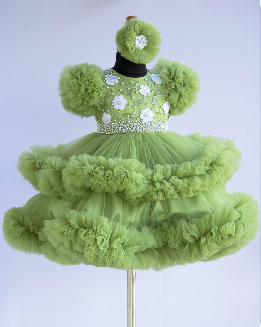 Pista Green Shade Handwork Heavy Ruffles Baby-Girls Partywear Frock
Material: Pista Green shade handwork baby-girls step frock is made with soft mono nylon net fabric. Yoke part is designed with white flower and beads handwork. Whi