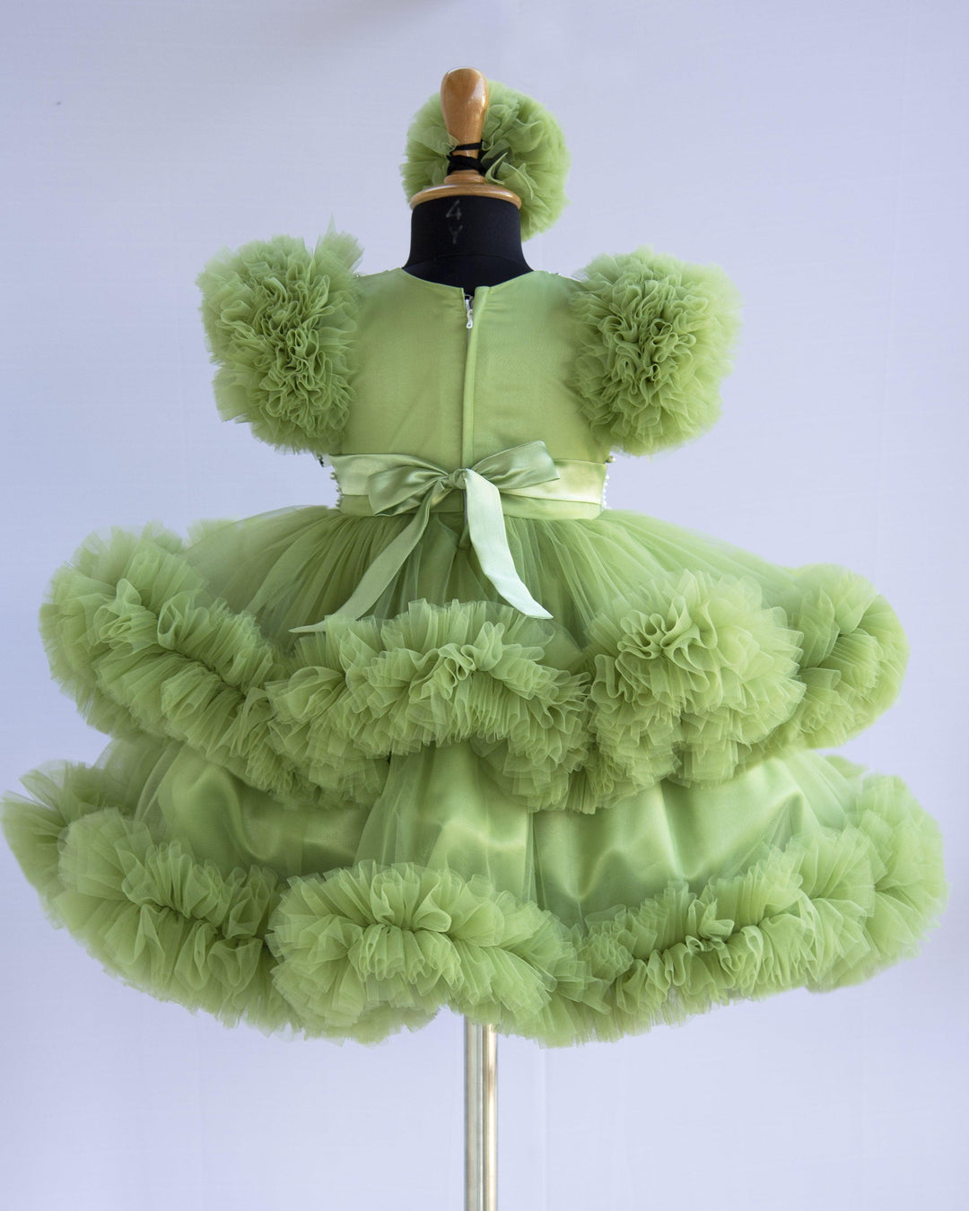 Pista Green Shade Handwork Heavy Ruffles Baby-Girls Partywear Frock
Material: Pista Green shade handwork baby-girls step frock is made with soft mono nylon net fabric. Yoke part is designed with white flower and beads handwork. Whi