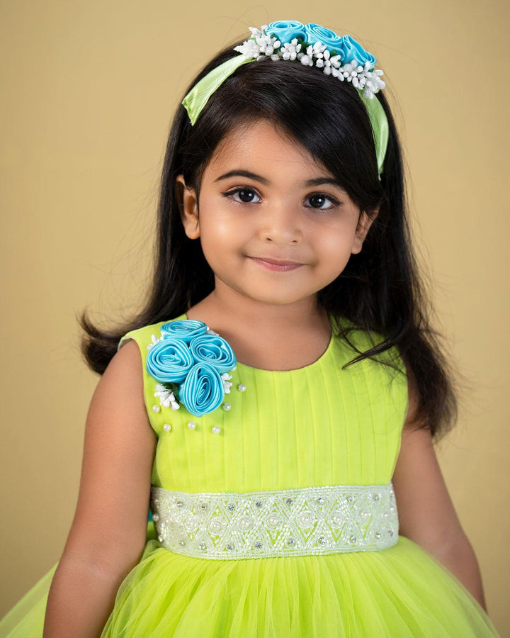 Lime Green & Skyblue Combo Pleated Ruffles Gown - Matching Hair Band
Material : Pista Green and Sky Blue combination gown. Yoke portion is done by pleated pista green net and premium quality satin is used for the primary lining. Shou