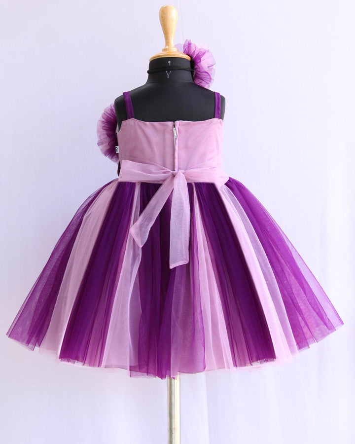 Purple & Pastel Pink Double Shade Layered Frock
Material: Purple and Pastel pink nylon net is used as in the skirt and yoke part of the dress. In the yoke portion two colours are given in a weaving pattern for an