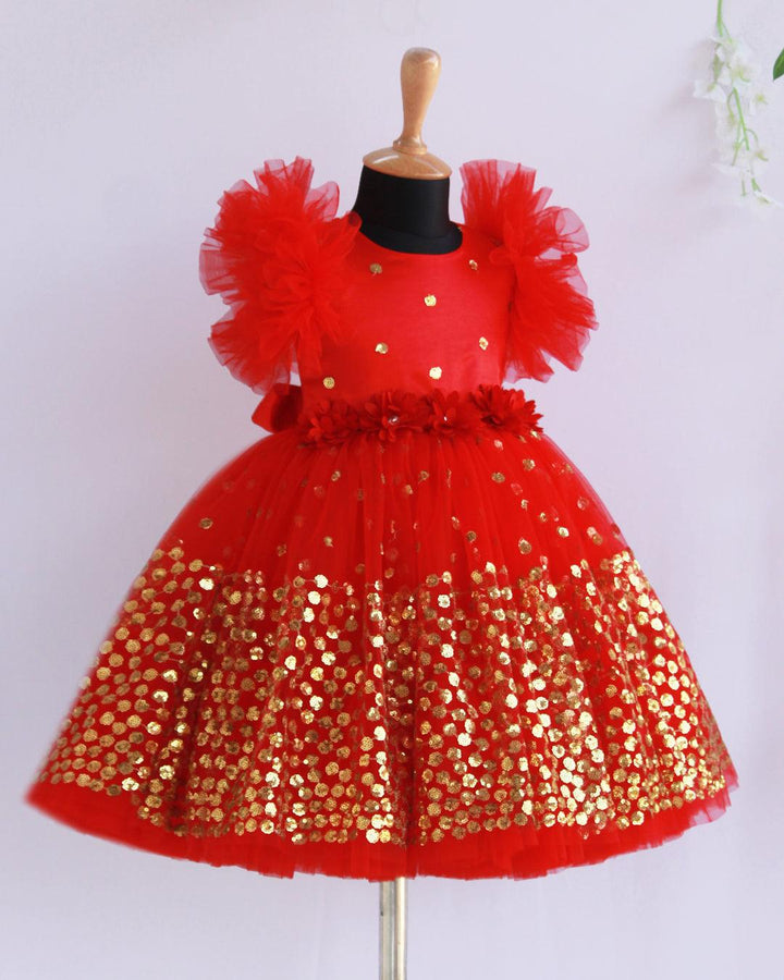 Red Shade Heavy Sequins Party wear Flower Frock
Material :Red colour heavy sequins fabric net is used in the upper portion of the skirt.In the second layer pleated net is used for the grand and puffy look.preamiu