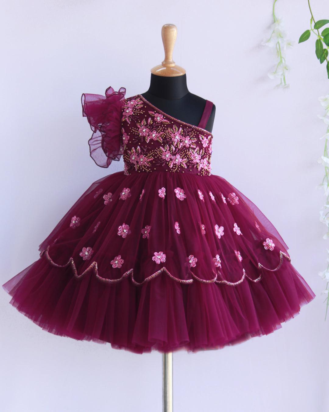 Purple Vine Shade Heavy Birthday Handwork Frock
Material: Purple vine colour Heavy party wear handwork frock. in the yoke portion pink and golden colour heavy cutbead handwork is done. skirt part is highlighted w