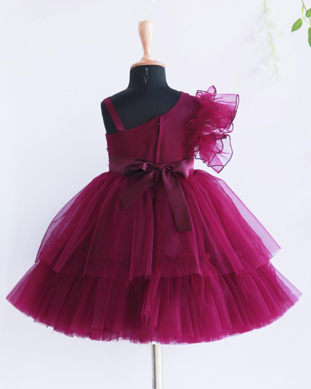 Purple Vine Shade Heavy Birthday Handwork Frock
Material: Purple vine colour Heavy party wear handwork frock. in the yoke portion pink and golden colour heavy cutbead handwork is done. skirt part is highlighted w