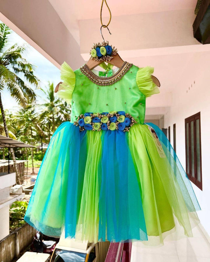 PistaGreen & SkyBlue combo Handwork Flower Frock
Material: Pistagreen &amp; Skyblue shade mono nylon net fabric with premium glossy satin as lining. Inner portion is covered with premium ultra satin and white cott