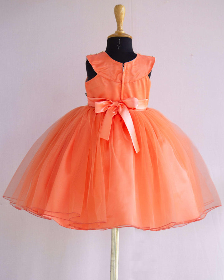 Coral Peach Shade Handwork Partywear Sleeveless Knee length Frock
Material : Coral Peach shade party perfect sleeveless frock is made with soft nylon net fabric. The yoke portion of the frock is designed as open neck pattern with 