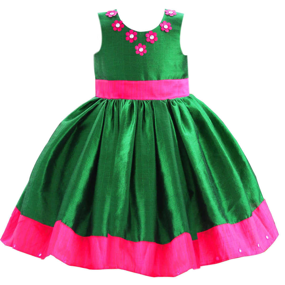 Bottle Green Silk Knee Length Sleeveless Border Frock
Care Instructions: Hand Wash Only
Material: Bottle green colour Premium silk fabric with 100 % poplin cotton material as lining. Yoke portion is designed with pink 