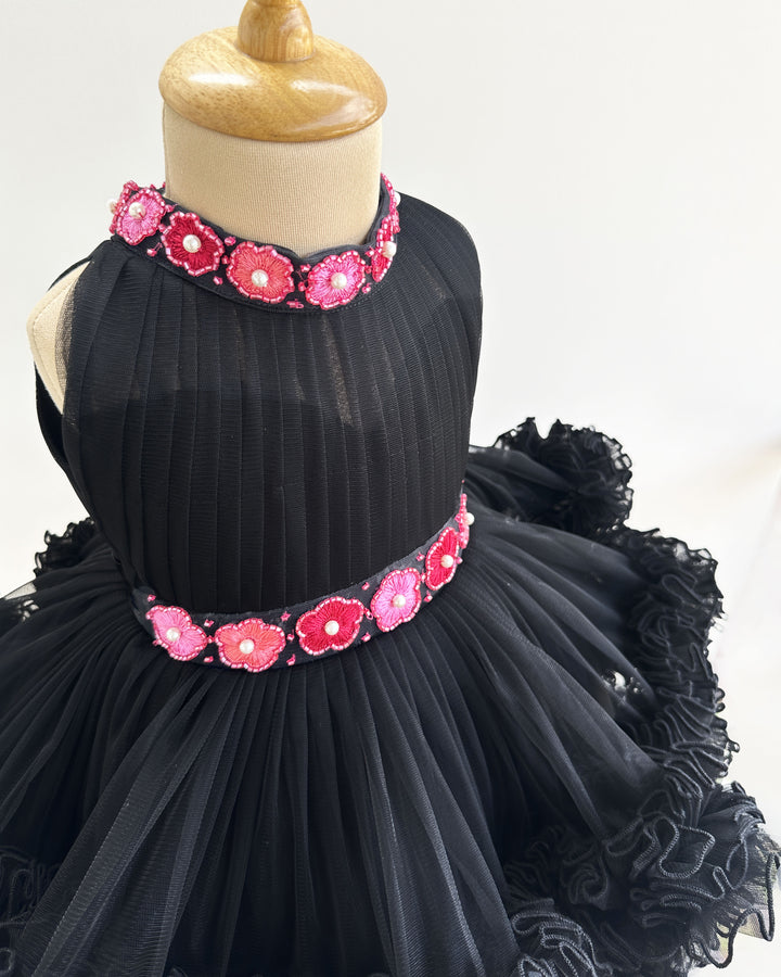 Black halter neck baby girl birthday frock

Hand-embroidered toddler party dress

2-step layered black birthday frock

Elegant black frock for baby girls

Stylish halter neck baby dress​

