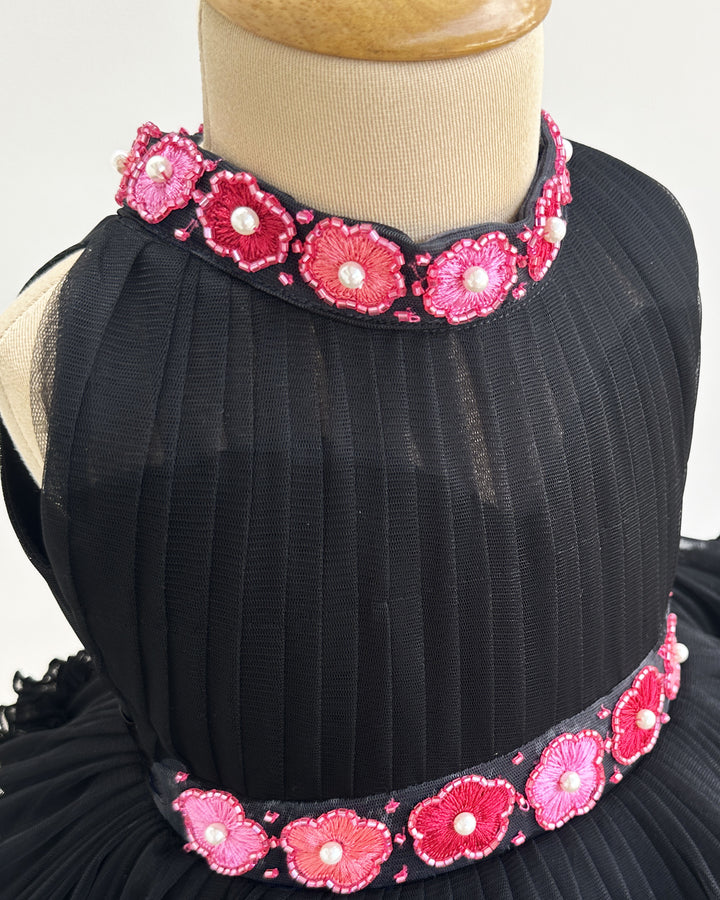 Black halter neck baby girl birthday frock

Hand-embroidered toddler party dress

2-step layered black birthday frock

Elegant black frock for baby girls

Stylish halter neck baby dress​

