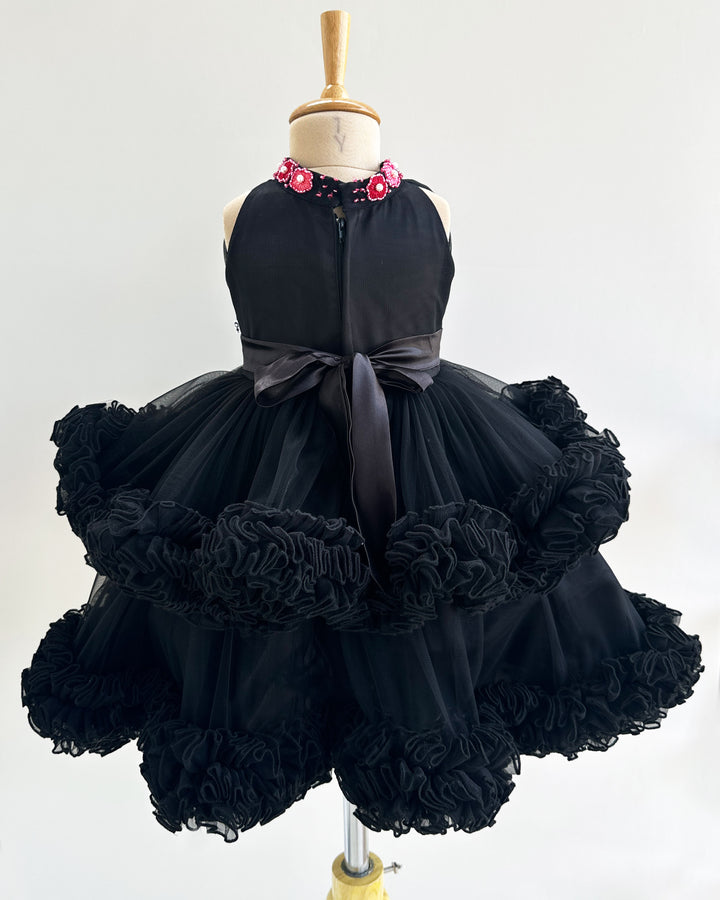 Black halter neck baby girl birthday frock

Hand-embroidered toddler party dress

2-step layered black birthday frock

Elegant black frock for baby girls

Stylish halter neck baby dress​

