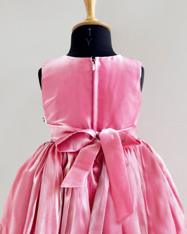 Baby girl birthday dress for special occasions, stylish and comfortable.