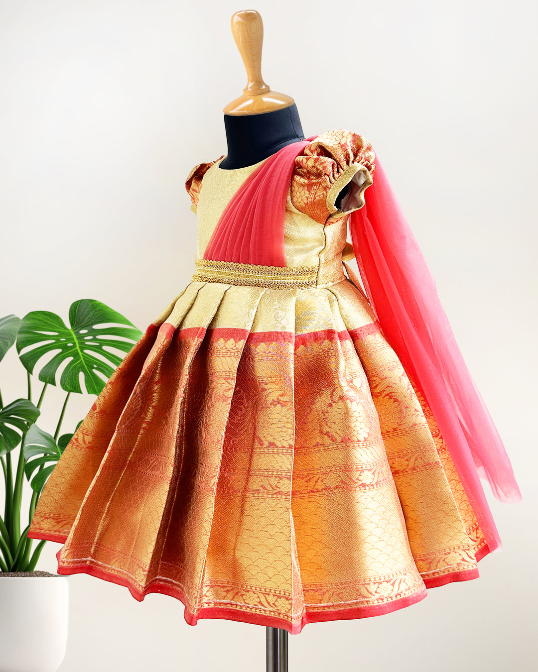 Gold and peach Banarasi silk saree frock for baby girls

Traditional puff sleeve dress for kids

Banarasi silk birthday dress for girls

Baby girls ethnic wear frock

Festive partywear for toddlers

Gold peach traditional frock for baby girls

Stanwells Kids birthday collection