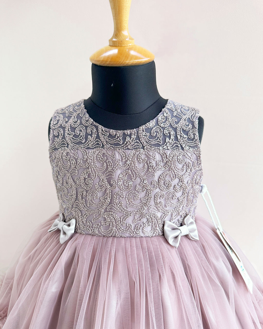 "Birthday dress for baby girls, elegant baby girl party outfit, toddler celebration dress, baby girl birthday outfit, special occasion dress for babies."