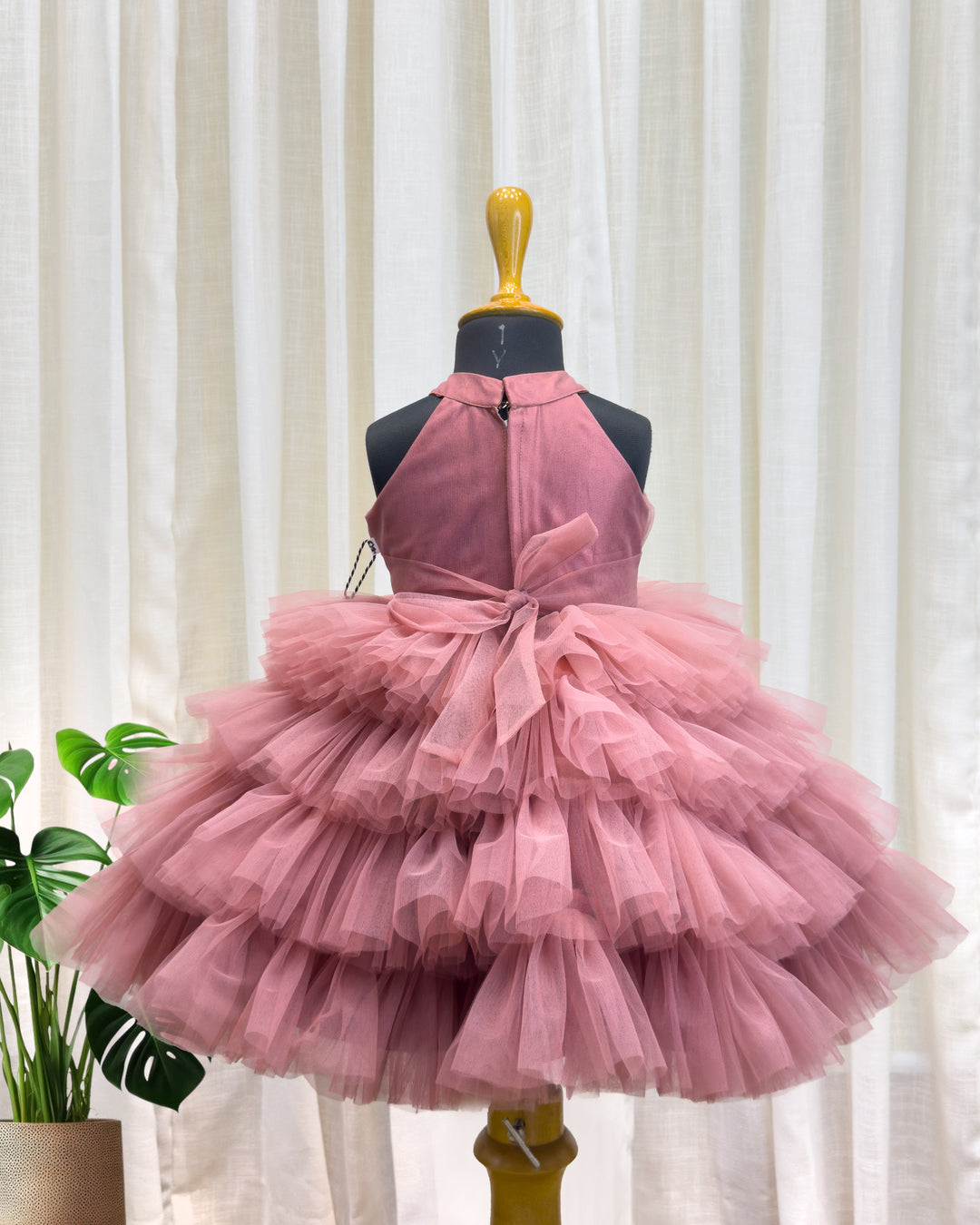 Light chocolate layered frock for baby girls birthday party dress

Stylish halter neck kids frock light chocolate colour

Baby girls birthday dress layered frock with flare

Partywear frock for girls light chocolate layered design