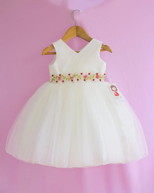 Off-white Shade Pleated Handwork Baby-Girls Sleeveless Frock
Material : Off-white shade pleated party perfect handwork frock is made with soft nylon net fabric. The yoke portion of the frock is designed in pleated with V-neck