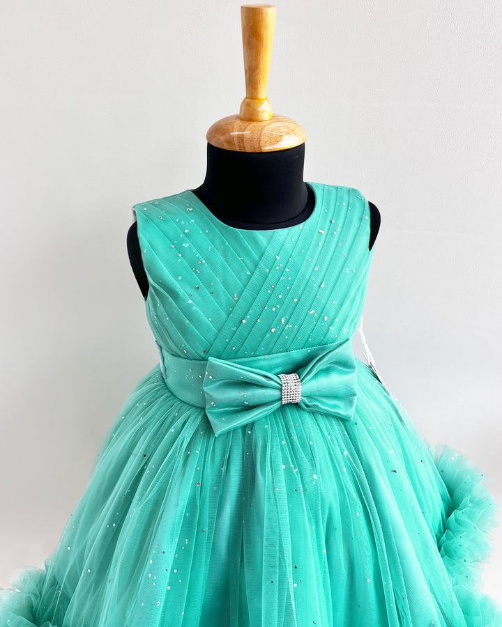 Pastel green baby girls birthday dress with glitter tail

Party frock for baby girls first birthday

Sparkly birthday dress for baby girl

Cute pastel green baby frock for birthday party

