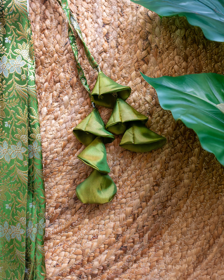 Baby girl pea green birthday lehenga

Banarasi silk kids birthday dress

Traditional baby girl partywear lehenga choli