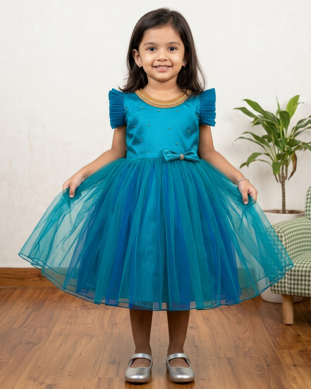 Peacock handworked Bow Frock
Material: Peacock nylon mono net with inner portion is covered with premium ultra satin and white cotton lining.
Colour:Peacock | Sleeve Type: Sleeveless | Item Len