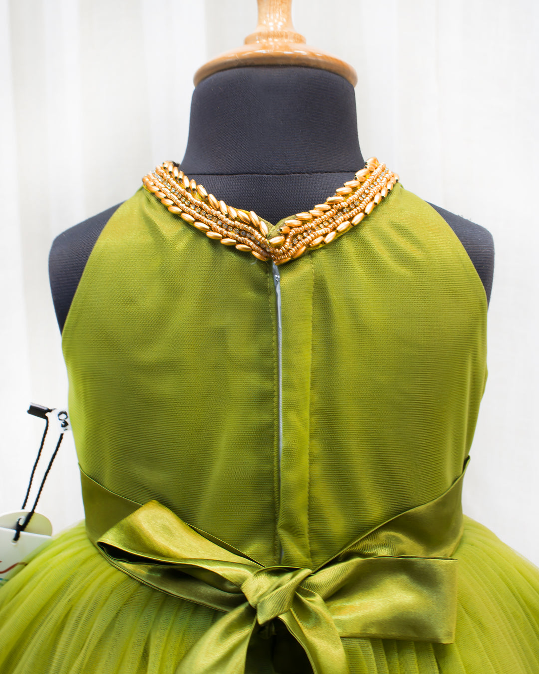 Pea green halter neck birthday frock for baby girls

Pleated ruffled frock for toddlers

Elegant birthday dress for girls

Partywear outfit for baby girls 6M–8Y

Stylish pea green frock for kids

Stanwells Kids green birthday frock

Designer pleated frock for baby girls