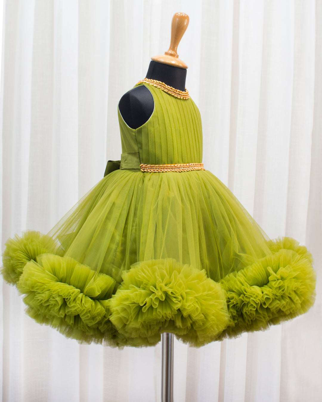 Pea green halter neck birthday frock for baby girls

Pleated ruffled frock for toddlers

Elegant birthday dress for girls

Partywear outfit for baby girls 6M–8Y

Stylish pea green frock for kids

Stanwells Kids green birthday frock

Designer pleated frock for baby girls
