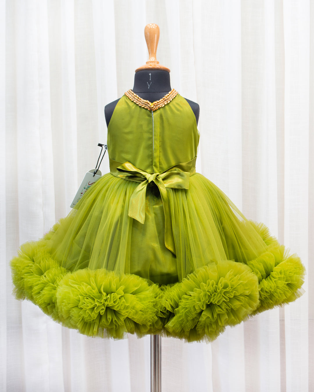 Pea green halter neck birthday frock for baby girls

Pleated ruffled frock for toddlers

Elegant birthday dress for girls

Partywear outfit for baby girls 6M–8Y

Stylish pea green frock for kids

Stanwells Kids green birthday frock

Designer pleated frock for baby girls