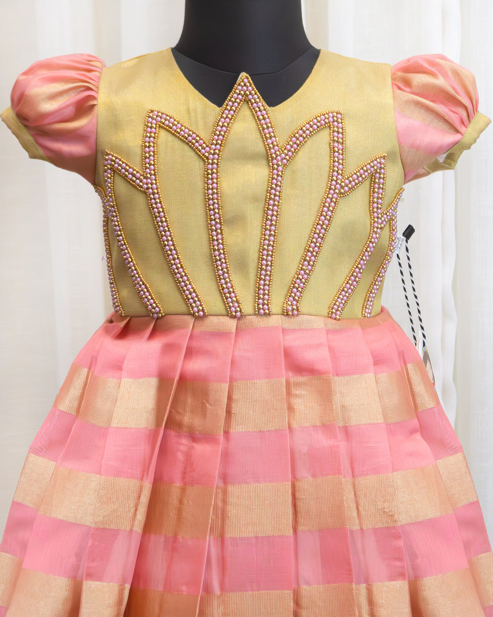 Pink gold tissue ethnic frock for baby girls birthday dress

Baby girls partywear frock pink and gold lotus handwork

Premium birthday dress for baby girl ethnic frock tissue fabric

Pink gold frock baby girl festive traditional party dress

Baby girls handwork frock lotus design birthday partywear