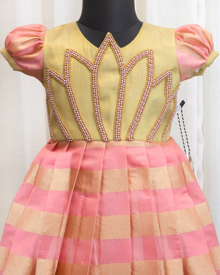 Pink gold tissue ethnic frock for baby girls birthday dress

Baby girls partywear frock pink and gold lotus handwork

Premium birthday dress for baby girl ethnic frock tissue fabric

Pink gold frock baby girl festive traditional party dress

Baby girls handwork frock lotus design birthday partywear