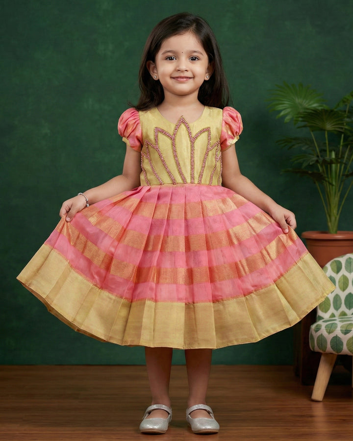 Pink gold tissue ethnic frock for baby girls birthday dress

Baby girls partywear frock pink and gold lotus handwork

Premium birthday dress for baby girl ethnic frock tissue fabric

Pink gold frock baby girl festive traditional party dress

Baby girls handwork frock lotus design birthday partywear