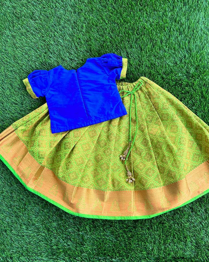 Lime Green & Royalblue Combo Handwork Traditional Silk Lehenga Choli
Skirt : Lime Green shade handloom silk fabric with self wooven jaquard work. Inner portion of the skirt is covered with white colour soft cotton fabric. Center poti