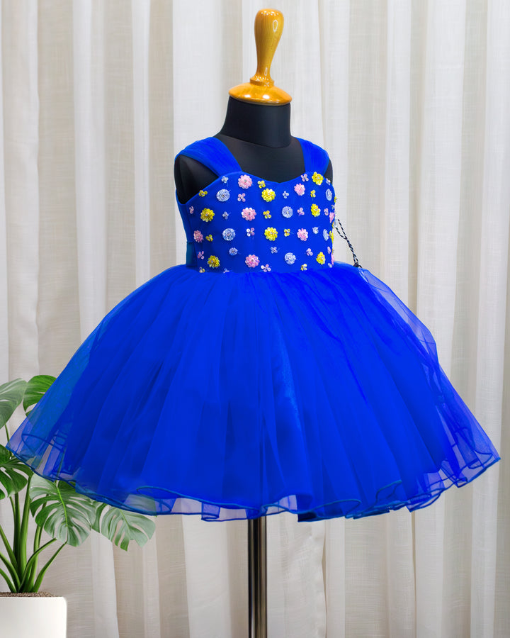 Royal blue sequins partywear frock for baby girls birthday dress

Kids royal blue handwork frock for girls party wear

Baby girls birthday dress royal blue sequins gown

Premium partywear frock for baby girl royal blue shade