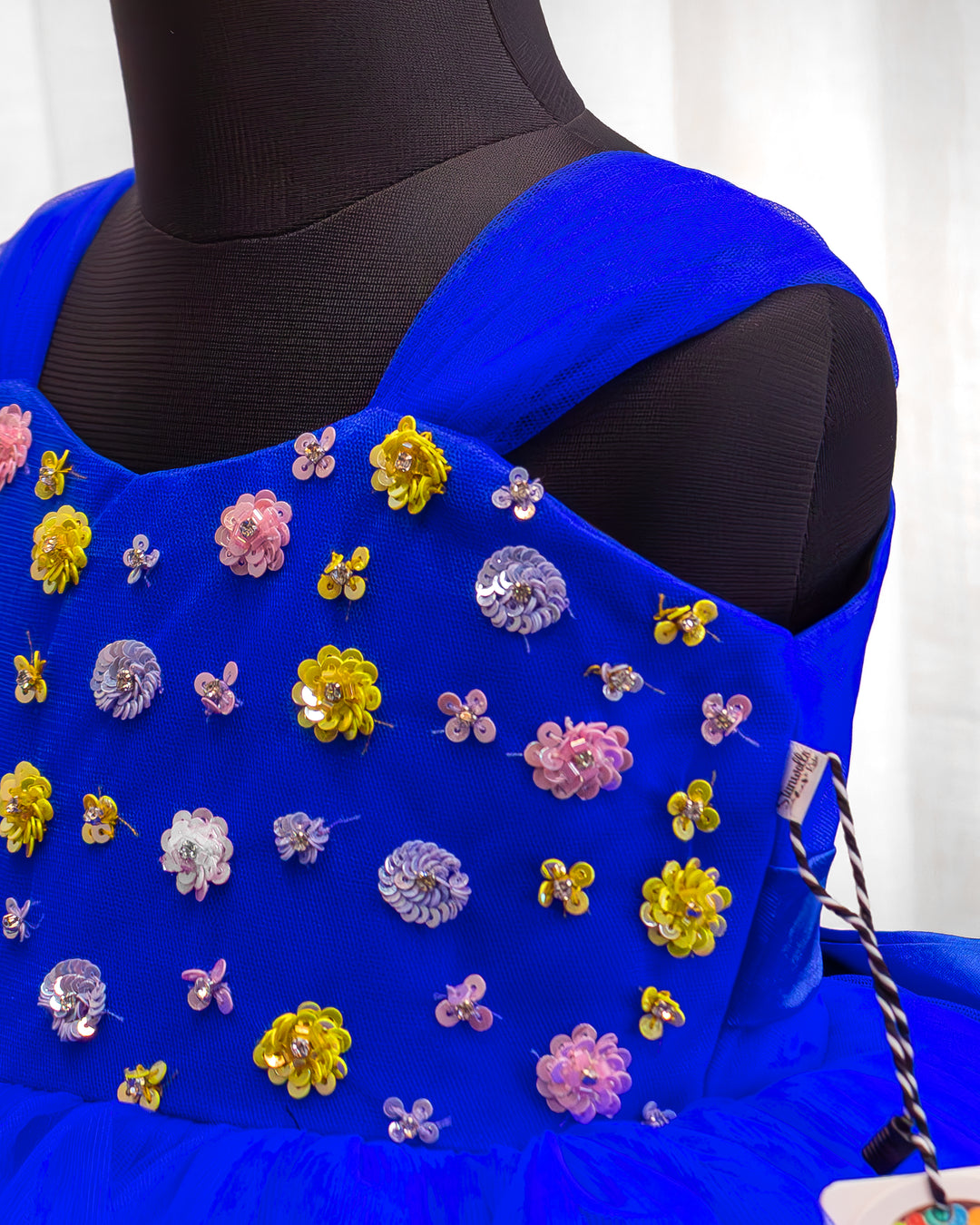 Royal blue sequins partywear frock for baby girls birthday dress

Kids royal blue handwork frock for girls party wear

Baby girls birthday dress royal blue sequins gown

Premium partywear frock for baby girl royal blue shade