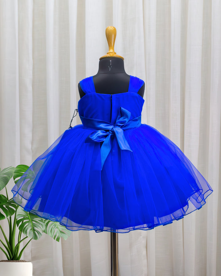 Royal blue sequins partywear frock for baby girls birthday dress

Kids royal blue handwork frock for girls party wear

Baby girls birthday dress royal blue sequins gown

Premium partywear frock for baby girl royal blue shade