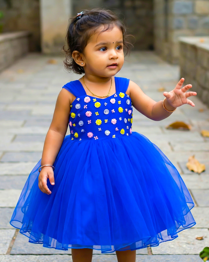 Royal blue sequins partywear frock for baby girls birthday dress

Kids royal blue handwork frock for girls party wear

Baby girls birthday dress royal blue sequins gown

Premium partywear frock for baby girl royal blue shade