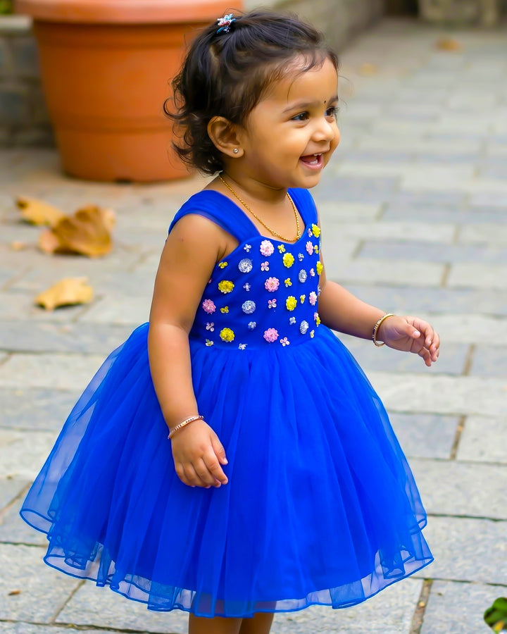 Royal blue sequins partywear frock for baby girls birthday dress

Kids royal blue handwork frock for girls party wear

Baby girls birthday dress royal blue sequins gown

Premium partywear frock for baby girl royal blue shade