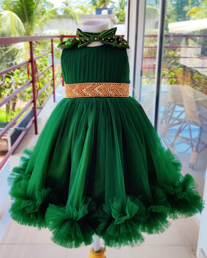 Bottle Green Ruffled Pleated Bow Frock
Material: Bottle Green nylon mono net with inner portion is covered with premium ultra satin and white cotton lining.
ColourBottle Green | Sleeve Type: Sleeveless |