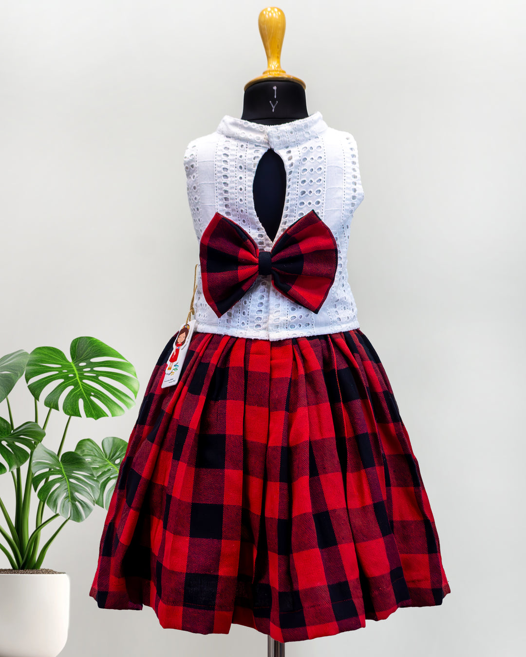 white and red christmas outfit for girls, cotton check skirt and top, baby girls birthday dress, christmas party wear dress for baby girl, toddler christmas outfit india, stanwells kids christmas dress