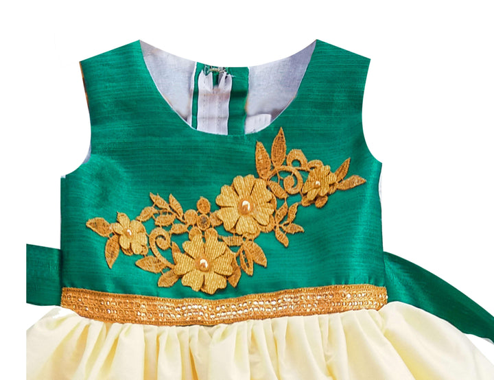 Cream and Green Combo Baby Girls Knee Length Silk Frock 

Material: cream and hotpink combo soft quality taffeta silk material. Beautifully designed outfit for babygirls with smooth cotton lining for comfort. Premium qua