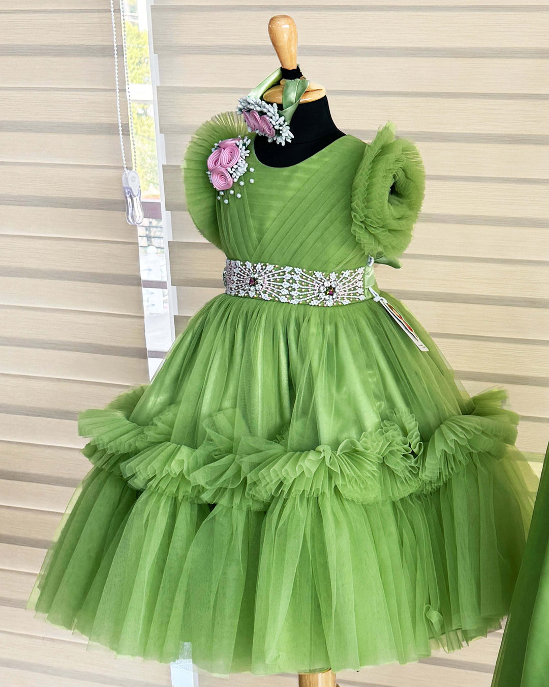 stanwells kids green colour mom and daughter combo for birthday parties handwork gown for moms partywear heavy frock for baby girls