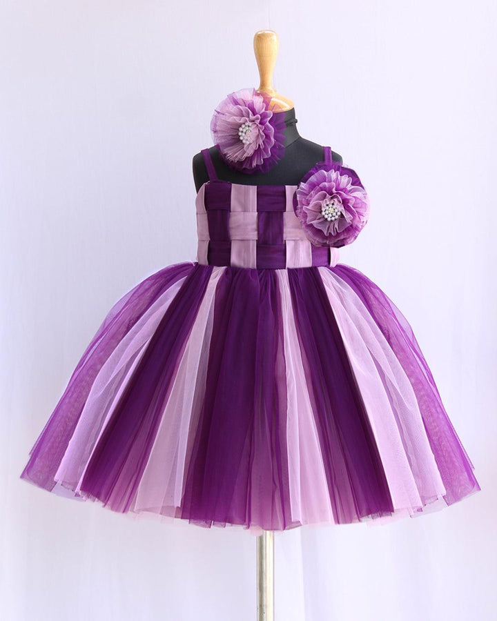 Purple & Pastel Pink Double Shade Layered Frock
Material: Purple and Pastel pink nylon net is used as in the skirt and yoke part of the dress. In the yoke portion two colours are given in a weaving pattern for an