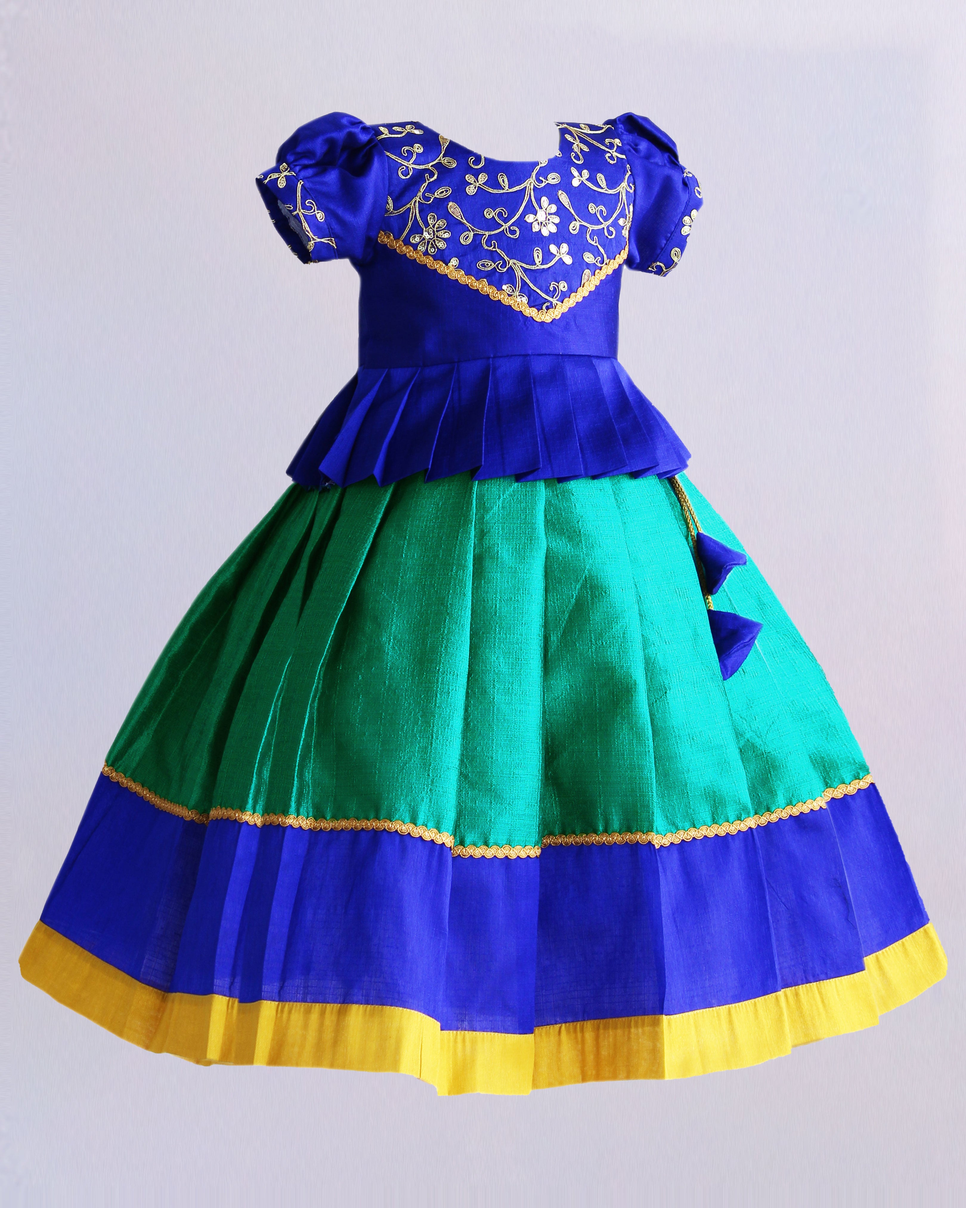 Pattu Pavadai | langa designs for baby girls online | Baby frocks designs,  Kids dress collection, Kids designer dresses