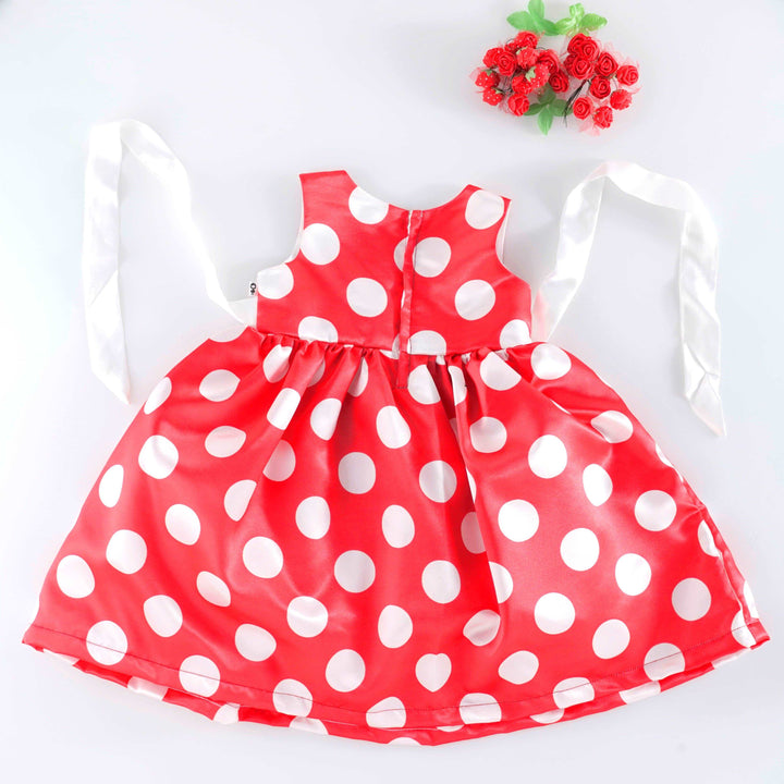 Red Satin White Polka Printed Casual Frock, 6months- 4 Years


Colour: Red &amp; White
Care Instructions: Hand Wash Only
Fabric: Red &amp; White polka dotted heavy satin material with a detailing of a white bow, belt and tie.