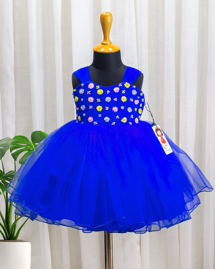 Royal blue sequins partywear frock for baby girls birthday dress

Kids royal blue handwork frock for girls party wear

Baby girls birthday dress royal blue sequins gown

Premium partywear frock for baby girl royal blue shade