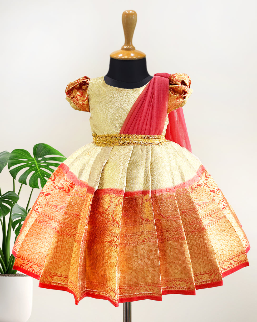 Gold and peach Banarasi silk saree frock for baby girls

Traditional puff sleeve dress for kids

Banarasi silk birthday dress for girls

Baby girls ethnic wear frock

Festive partywear for toddlers

Gold peach traditional frock for baby girls

Stanwells Kids birthday collection