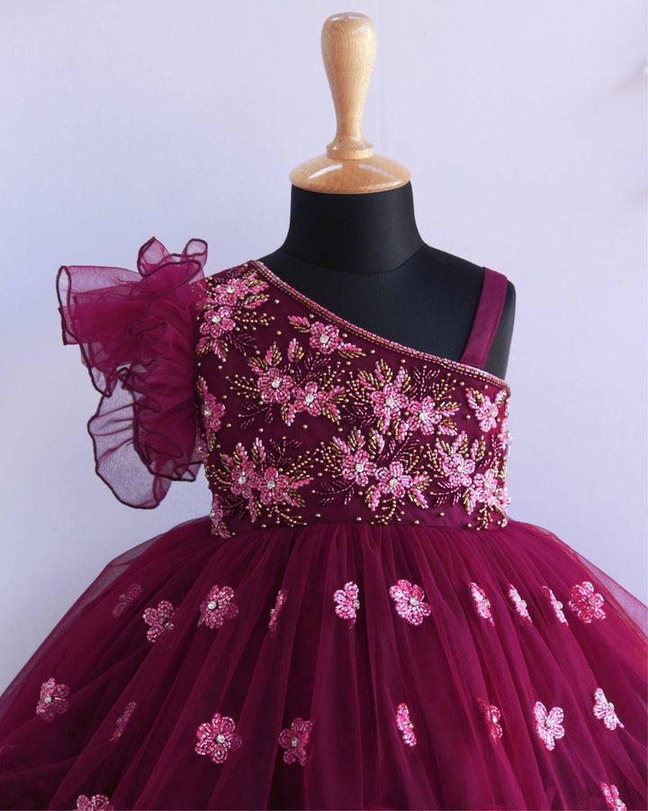 Purple Vine Shade Heavy Birthday Handwork Frock
Material: Purple vine colour Heavy party wear handwork frock. in the yoke portion pink and golden colour heavy cutbead handwork is done. skirt part is highlighted w