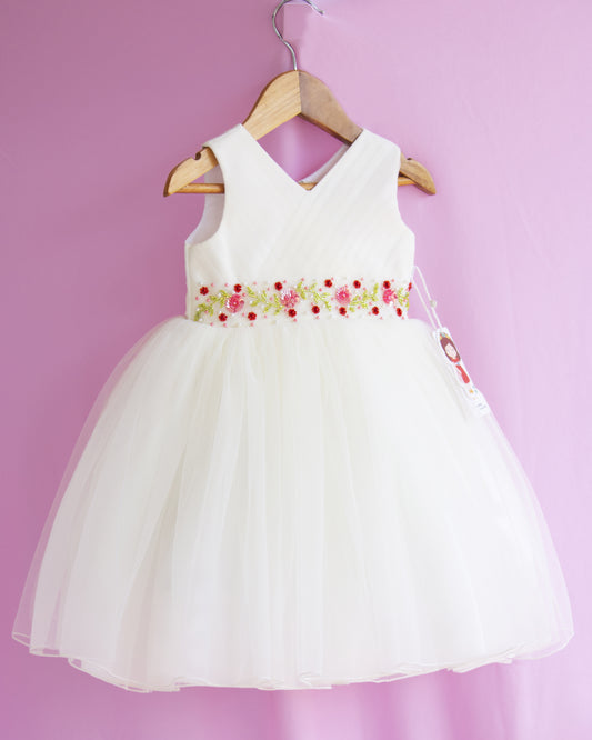 Off-white Shade Pleated Handwork Baby-Girls Sleeveless Frock
Material : Off-white shade pleated party perfect handwork frock is made with soft nylon net fabric. The yoke portion of the frock is designed in pleated with V-neck