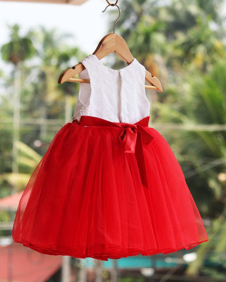 Red & White Thread Embroidery Frock
Material: Red colour soft nylon net material with matching premium ultra satin as lining.Yoke portion is designed with white colour soft hakoba fabric with multicol