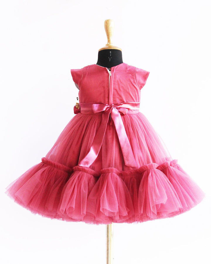 Blush Pink colour Hand embroidery Ruffles Birthday Flower Frock
Material : Blush Pink colour nylon net material is used in the skirt portion with Heavy quality ultra satin as the primary lining .This satin lining give the glossy