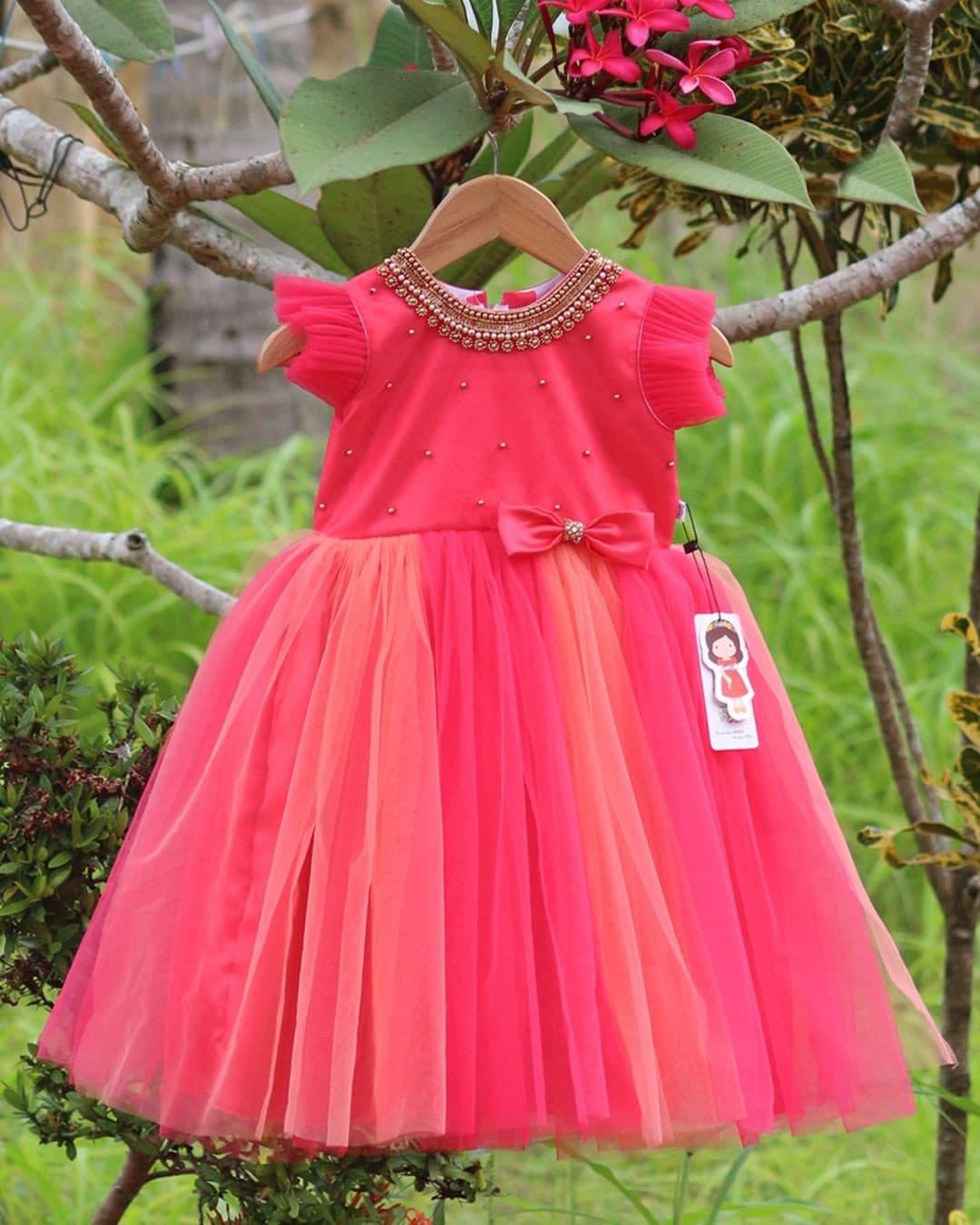 Pink & Peach Handworked Bow Frock
Material: Peach and Pink nylon mono net with inner portion is covered with premium ultra satin and white cotton lining.
Colour: Peach &amp; Pink combo | Sleeve Type