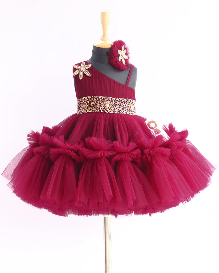 Grapevine Pleated Ruffled Birthday Frock.
Material: Aishu's Purple Shade Pleated Ruffled Frock mono net with layered and ruffles on the end portion. Yoke portion is designed with pleated pattern and a handw