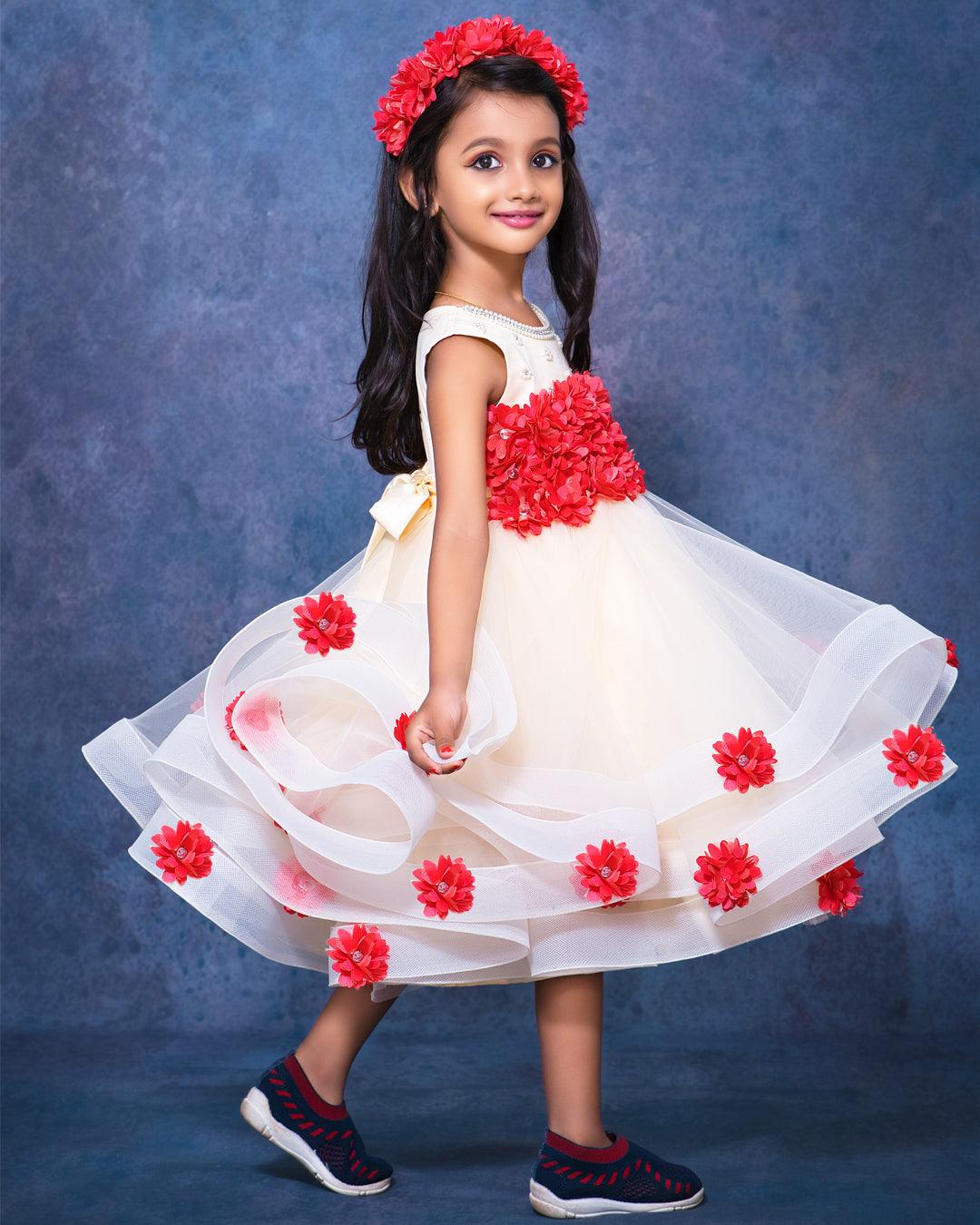 Sandal & Red Combo Heavy Partywear Flower Frock - Matching Hairband
Material: Sandal colour heavy layer frock. For the more elegant look red colour flowers are spread on the front and back side of the fork. In the neck portion cream
